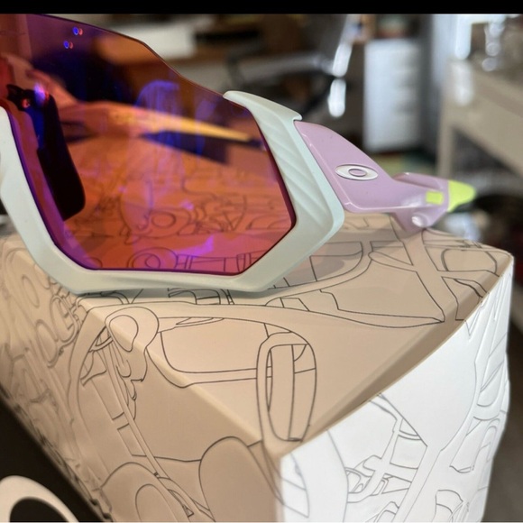 Oakley Custom Flight Jacket Sunglasses - Picture 4 of 8